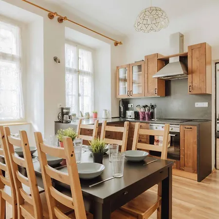 3bd Old Town Square & Astronomical Clock 100 Metres * Prague