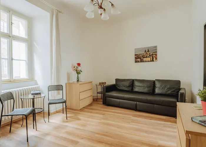 3bd Old Town Square & Astronomical Clock 100 Metres * Prag